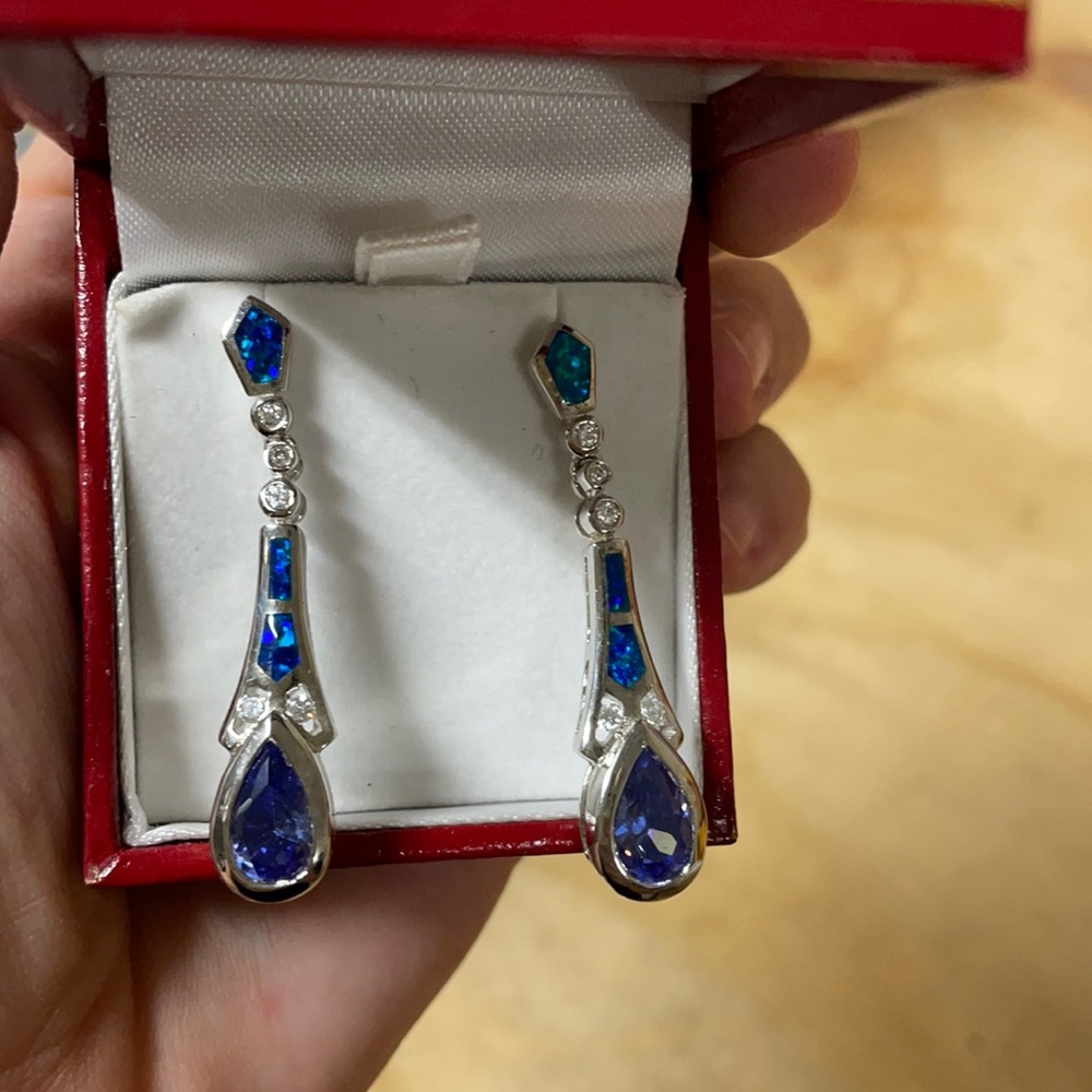 Dangle earrings.